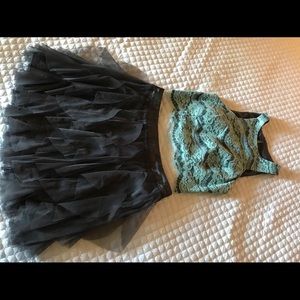 Skirt and crop top blouse